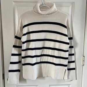 💋3/$10💋Old Navy Cream & Black Striped Knit Turtleneck Sweater Size XS